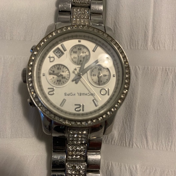 Michael Kors watch silver tone. - Picture 3 of 6